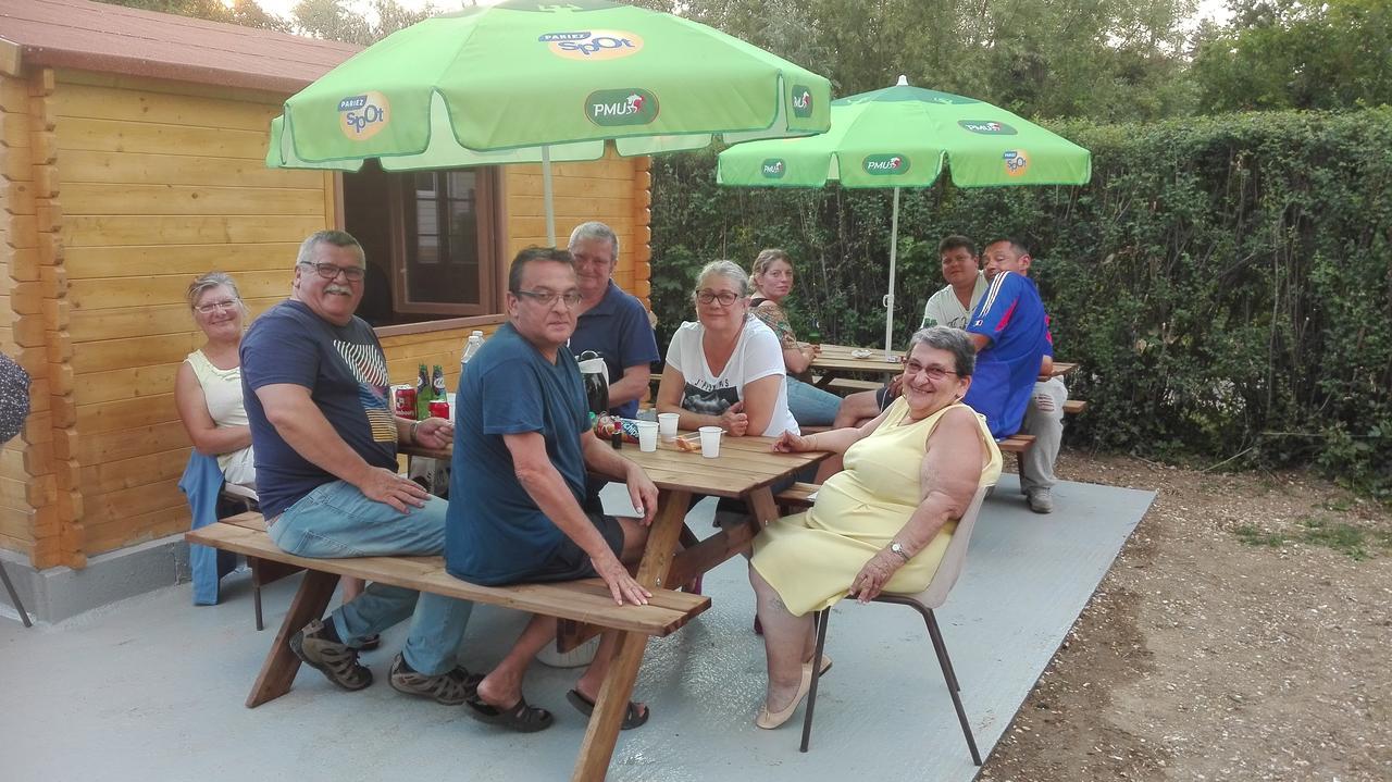 Camping Loisirs Des Groux Mousseaux-sur-Seine Zewnętrze zdjęcie