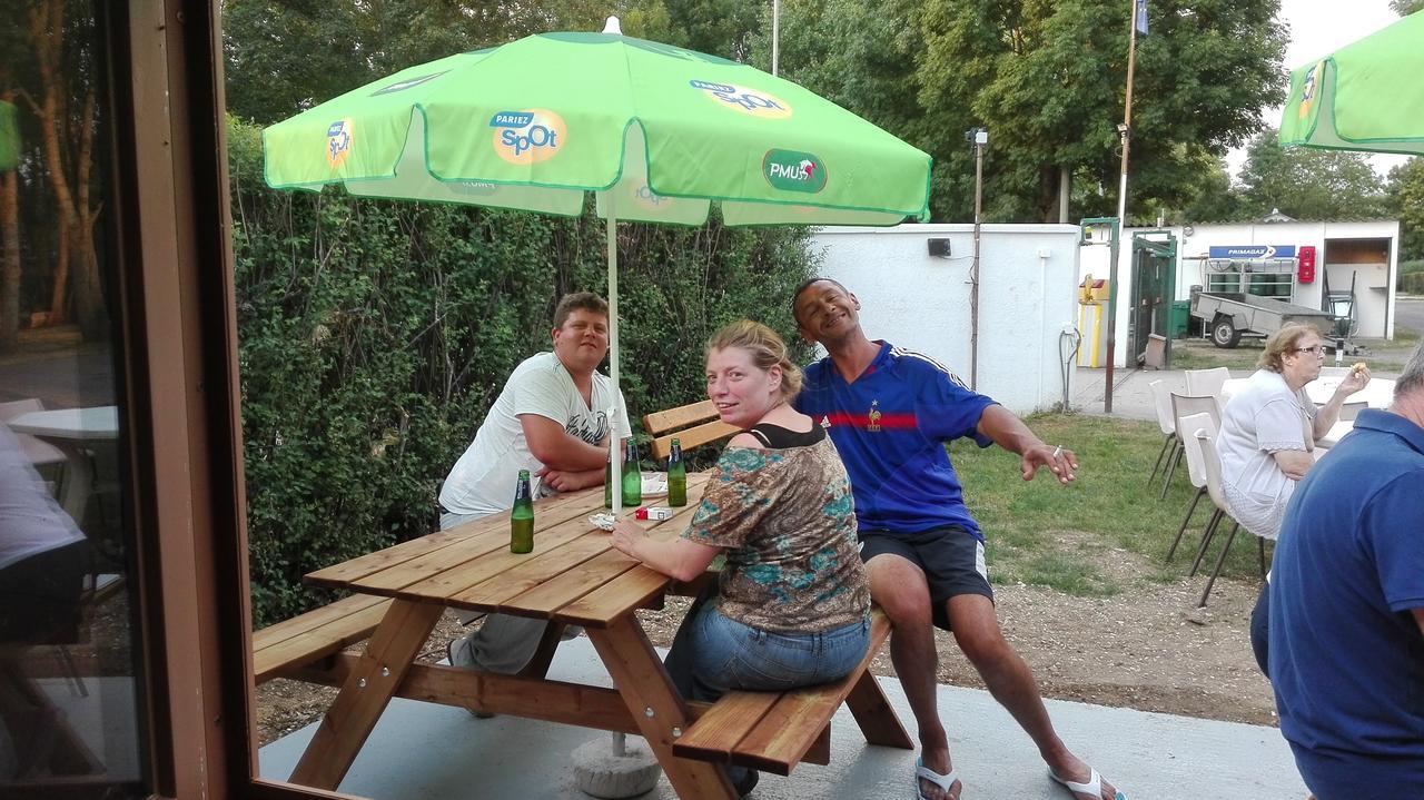 Camping Loisirs Des Groux Mousseaux-sur-Seine Zewnętrze zdjęcie